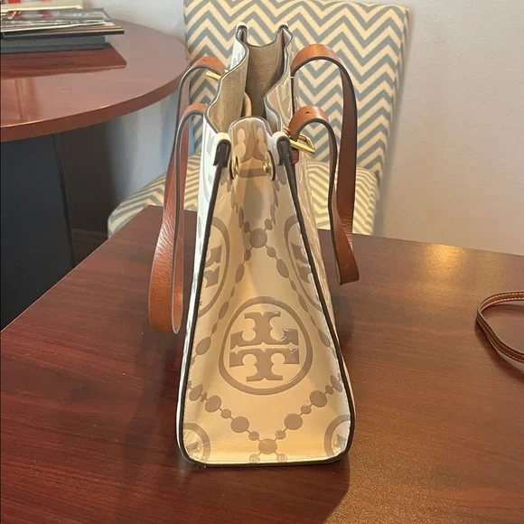 Tory Burch Cream and Tan Tote Bag with Wallet - Picture 4 of 16
